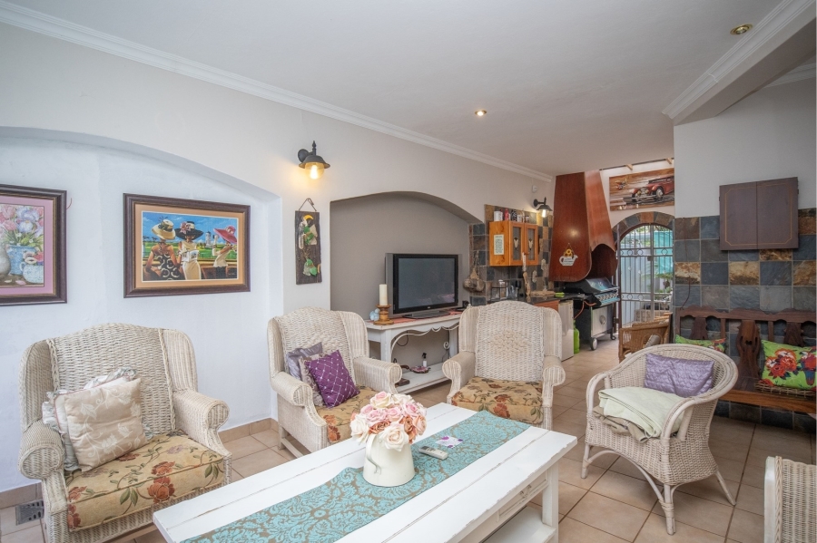 5 Bedroom Property for Sale in Ifafi North West